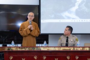 佛光山西來寺於8月8日下午在會堂舉辦「Community Personal Safety Town Hall（社區人身安全座談會）」，邀請洛杉磯縣警長（Los Angeles County Sheriff）Robert G. Luna主講，洛杉磯縣警局工業市分局（Industry Sheriff's Station）分局長Glenn Emery等警官列席，由哈崗拉朋地聯合學區（HLPUSD）教育委員會主席Gino Kwok擔任提問人，針對社區治安、犯罪防治、詐騙預防等議題進行交流，共近70人參與。