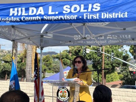 洛杉磯縣第一選區縣政委員Hilda Solis致詞。