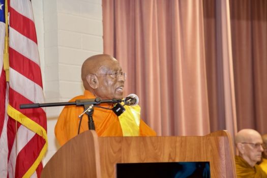 Walpola Piyananda 長老則回顧50年來在美弘法的點滴,以及一路與各界交流互動的珍貴因緣,言談間充滿感念,並提及與西來寺長久而深厚的情誼。