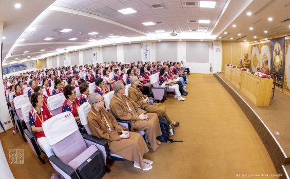 10/5於雲來集由都監院慧傳院長向洛杉磯、舊金山協會員共200人開示。