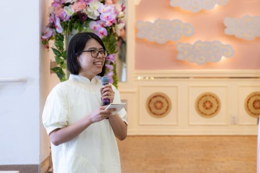 來自休士頓中美寺的本理(張文苓)分享，首次參加短期出家，從最初的慌亂到身心安定，深刻體會《八大人覺經》「少欲無為，身心自在」的法義。