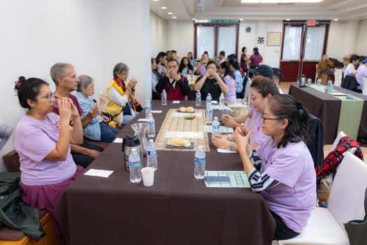 透過咖啡知識分享及三回合正念修持，引導學員從色受等五蘊觀察觀照身心，體會生活中的修行。