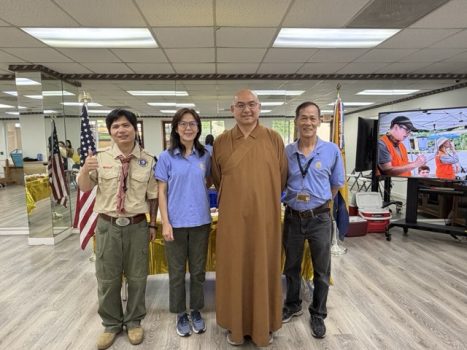 慧澤法師(右二)、COR鍾永政師兄(右一), Cubmaster Kyle Lin(左一)與PCC Susie Sun一同合照。