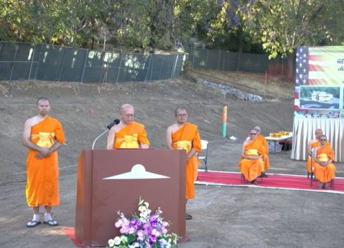 法身寺加州分院副住持 Phra Pratyasotthijanyo 於典禮上致詞。