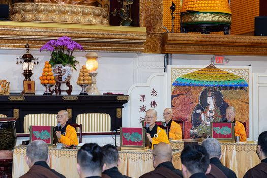 東單法器人員。