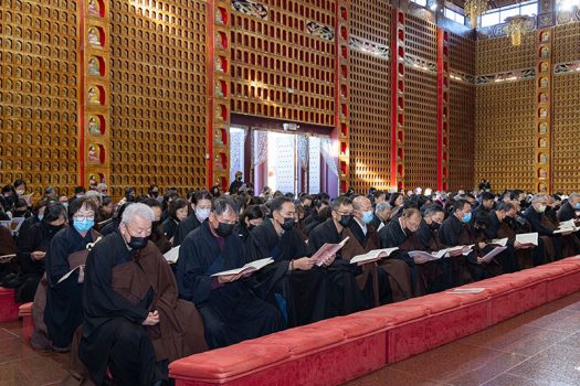 大眾隨文入觀。