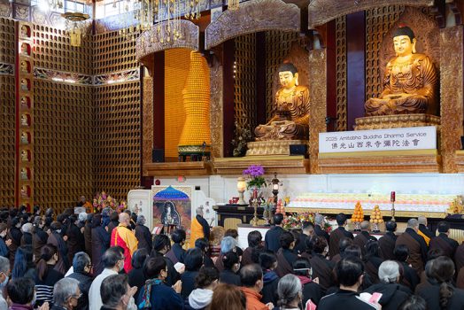 西來寺彌陀佛七法會圓滿,當日上午設佛供,並於靈前念佛、誦經及功德回向。