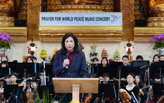 洛杉磯縣第一區縣政委員 Hilda L. Solis感謝火災後西來寺即時提供避難與物資，期盼 2026 年團結前行，迎向更好的一年。