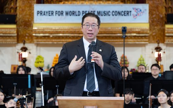 聖蓋博市市議員吳程遠（John Wu）感謝西來寺長年為社區帶來安定與和平力量。