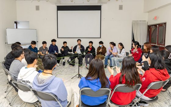 最後一天，全體學員圍成一圈進行「線團連結」活動，以線團象徵因緣與彼此的連結。