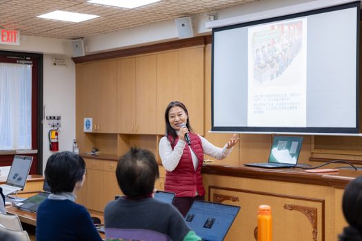 羅蘭一王敏分享自己的作品,並表示課程讓她學會將 AI 融入日常生活。