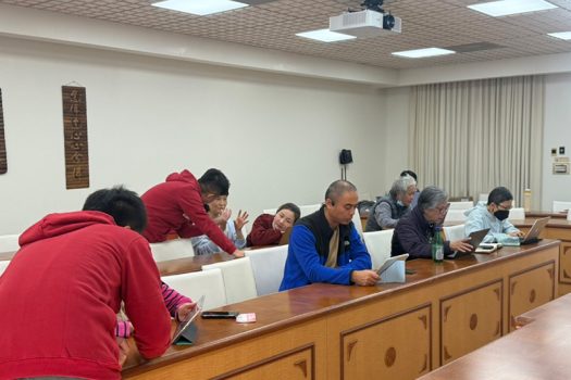 學員們積極創作自己的故事。