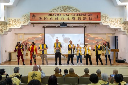 西來分會由會長 Lynette King帶領會員表演英文話劇,精彩的演出獲得滿堂喝彩。