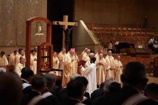 總主教Archbishop Jose H.Gomez主持未出生嬰兒安魂彌撒。