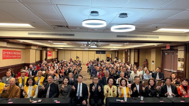 活動在新港分會輔導法師滿光法師(左1)與國際佛光會洛杉磯協會會長蔡月琴(左2)的支持下圓滿完成。