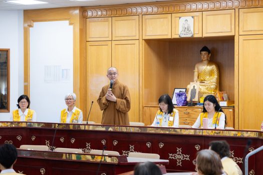 住持慧東法師開示，期勉會員秉持星雲大師「三好」精神，在「人間佛教」道路上持續發心及精進，開展更寬廣的人生。