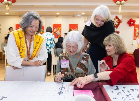 二合堂有手作燈籠、茶禪體驗、毛筆書法書寫等互動區，讓居民在歡慶新春之餘，親身感受中華文化與禪意生活之美。