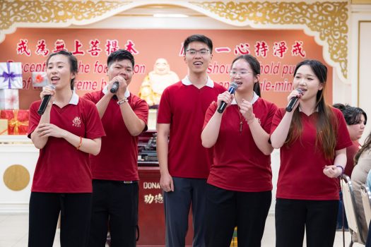 佛光青年帶來精彩的歌舞表演，獲得滿堂喝采。