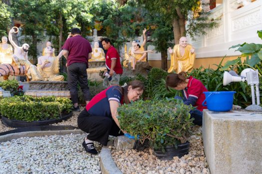 西來分會本土人士負責清理靈山勝境。