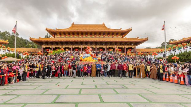 佛光山西來寺於2月17日農曆丙午馬年正月初一，展開為期15天的新春平安燈會。正午時分於成佛大道進行文化表演。