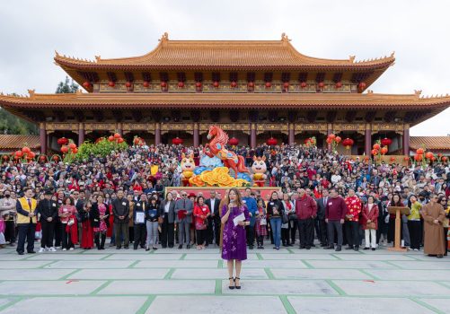 加州財務長 Fiona Ma向大眾送上新春祝福，同時強調在新的一年中持續推動公共安全、文化交流、社區合作的重要性。