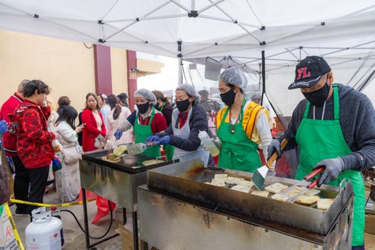 五聖殿前舉辦蔬食園遊會，國際佛光會洛杉磯協會各分會、佛光西來學校、西來寺佛光青少年交響樂團（BLYSO）、佛光西來童軍團Troop 8888、Pack 8888與佛光西來女童軍Troop 18894攤位上，提供中、越、泰等各式特色蔬食。香氣自攤位散出，民眾排隊品嘗、交流。