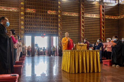 2月17日農曆正月初一,佛光山西來寺舉行「新春禮千佛法會」,由住持慧東法師主法。
