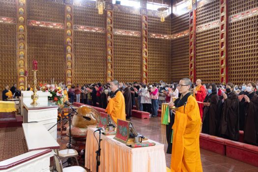 法會最後以〈佛光四句偈〉進行回向。