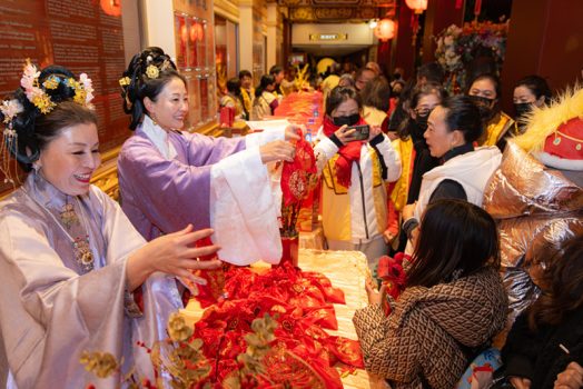 蒙市三分會、新港分會、白塔一分會、南灣一、二分會、核桃分會6個分會分別於五聖殿後方設置報到處。