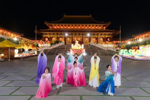 蒙市一分會-洛杉磯禪舞蹈團表演〈禪之舞〉,曼妙的舞姿令人印象深刻。