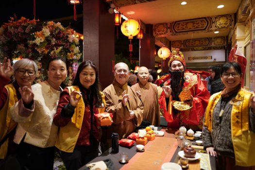 羅蘭一分會以「茶禪一味」與眾結緣，清香中流露禪意。