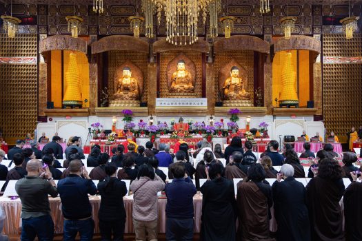 2月28日晚舉行灑淨潔壇儀式，請聖至凌晨1點半，大殿座無虛席。