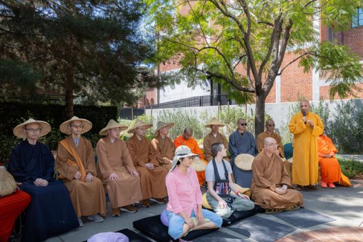 菩提寺住持照初法師為大眾開示。