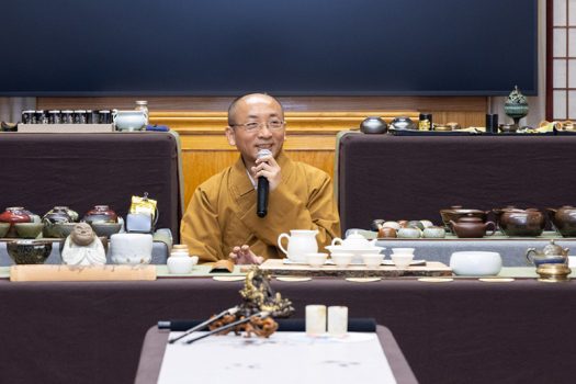 佛光山西來寺於3月28及29日舉辦「二日茶禪」，近40名學員參與，由佛光緣美術館西來館主任慧軒法師授課。