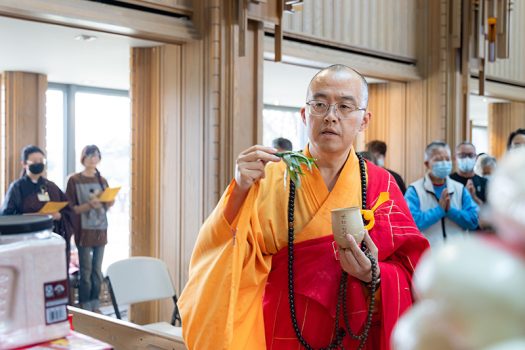 玫瑰崗紀念公園與佛光山玫瑰陵於4月12日下午舉行「春季追思三時繫念法會」，地點設於天空玫瑰禮堂（SkyRose Chapel）。法會由佛光山西來寺住持慧東法師主法。
