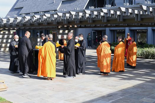 法會最後進行送聖程序。