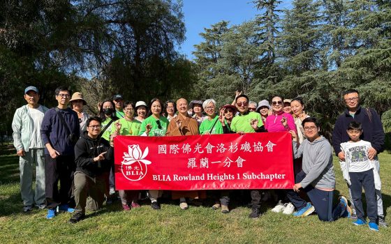 羅蘭一分會於Schabarum公園踏青，從易筋經、快走慢跑到素食聯誼，氣氛像家人相聚。