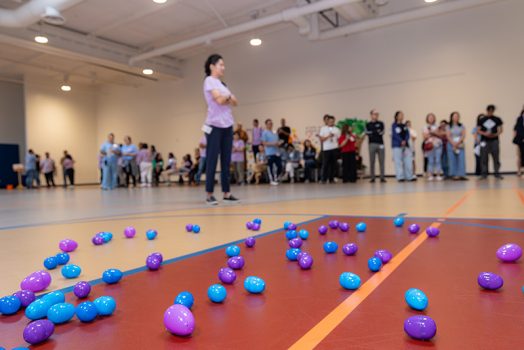 西來寺三好學園4月19日於西來文教館舉辦別開生面的「Dharma Egg Hunt 佛法尋寶」活動，現場佈置許多佛法彩蛋。