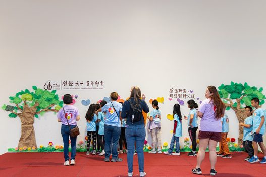 現場開放小朋友留言感恩開山祖師星雲大師。