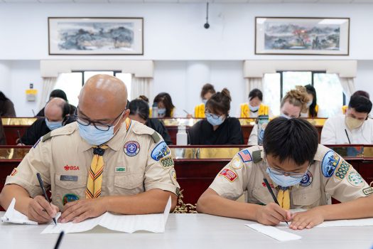西來男、女童軍團小朋友熱情參與，象徵佛教信仰向下紮根。