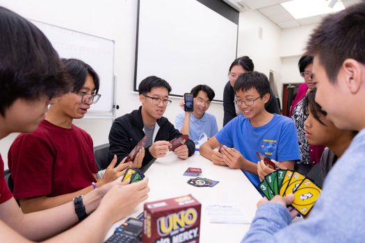 青年桌遊同樂時間，大家熱情投入，玩得不亦樂乎。