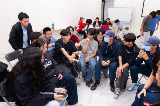 分組交流過程中，學員踴躍參與討論，現場互動熱烈。