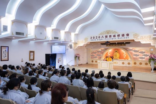 中文組由依超法師講授「星雲大師語錄」。