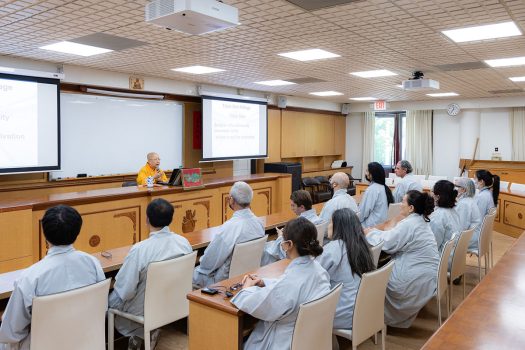 英文組由妙西法師講授「Precepts and Cultivation」。