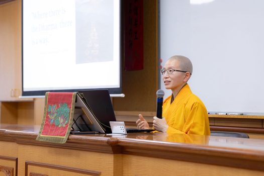 英文組由知行法師講授「Words of Venerable Master Hsing Yun」。