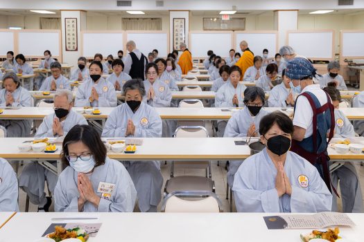 午齋安排戒子體驗叢林過堂方式。