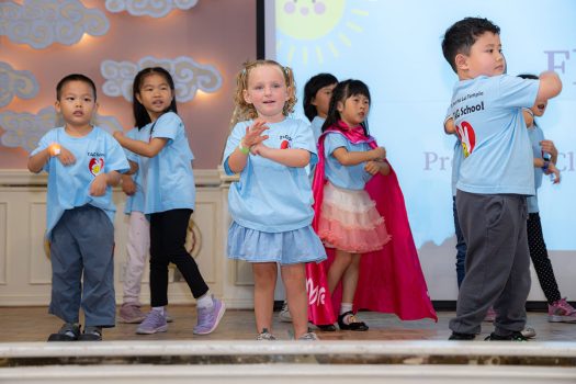 學前班(Preschool)帶來天真可愛的表演,台下家長紛紛舉起手機,記錄孩子們珍貴的成長時刻。