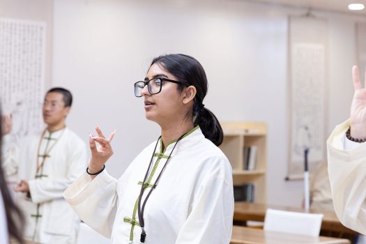 學員隨後一同宣誓，依循佛法僧三寶，發菩提心，實踐三好四給，奉行人間佛教。