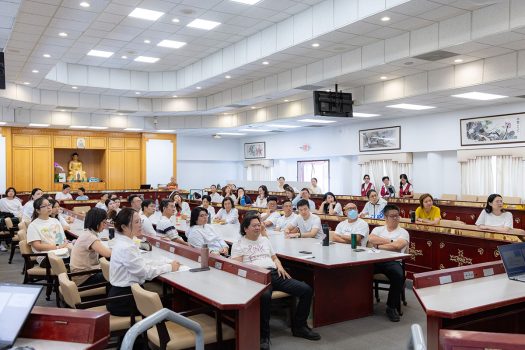佛光山西來寺6月13日於會堂舉辦新進義工培訓，42位新進義工參與。