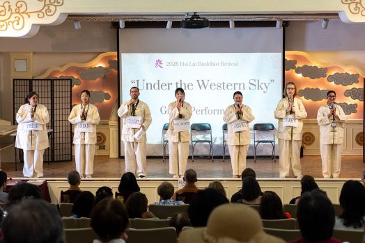 全體學員合唱 Under the Western Sky。